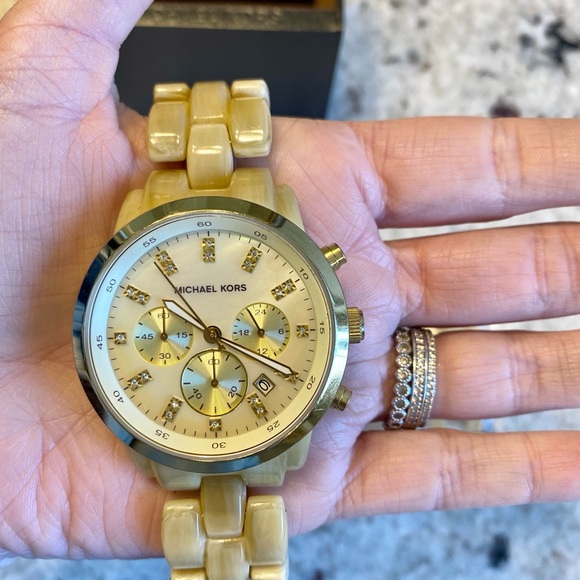 Michael Kors Watch - Picture 2 of 6